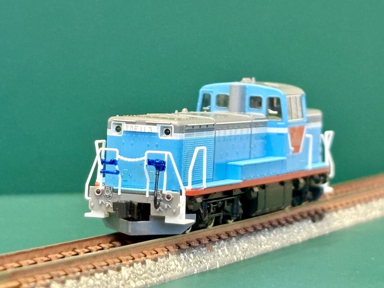 トミックスの「樽見鉄道・TDE11形」と、マイクロエースの「DE11形」を