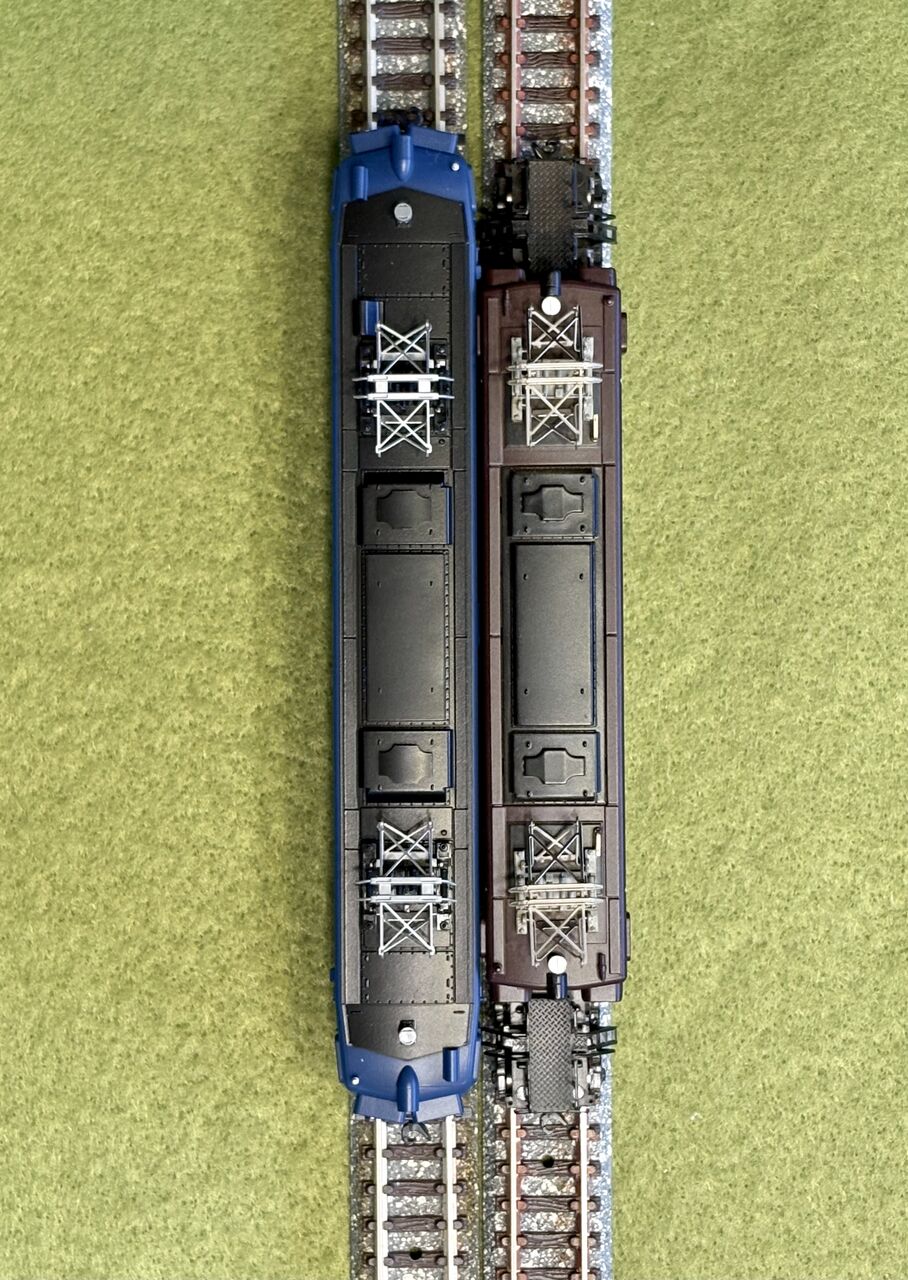 KATOの「EF58形」と、マイクロエースの「EF18形」を並べてみました