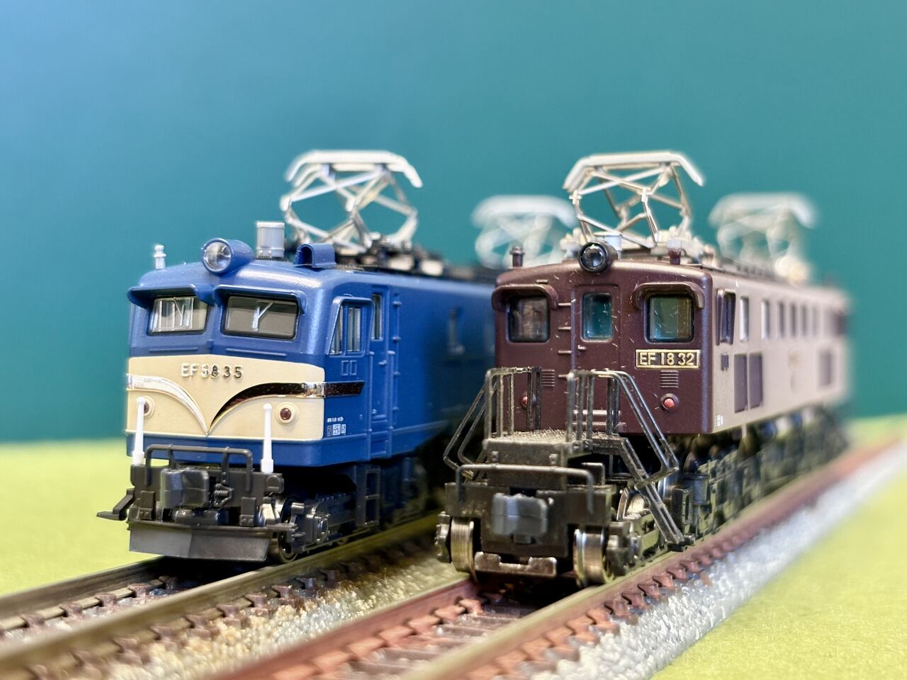 KATOの「EF58形」と、マイクロエースの「EF18形」を並べてみました