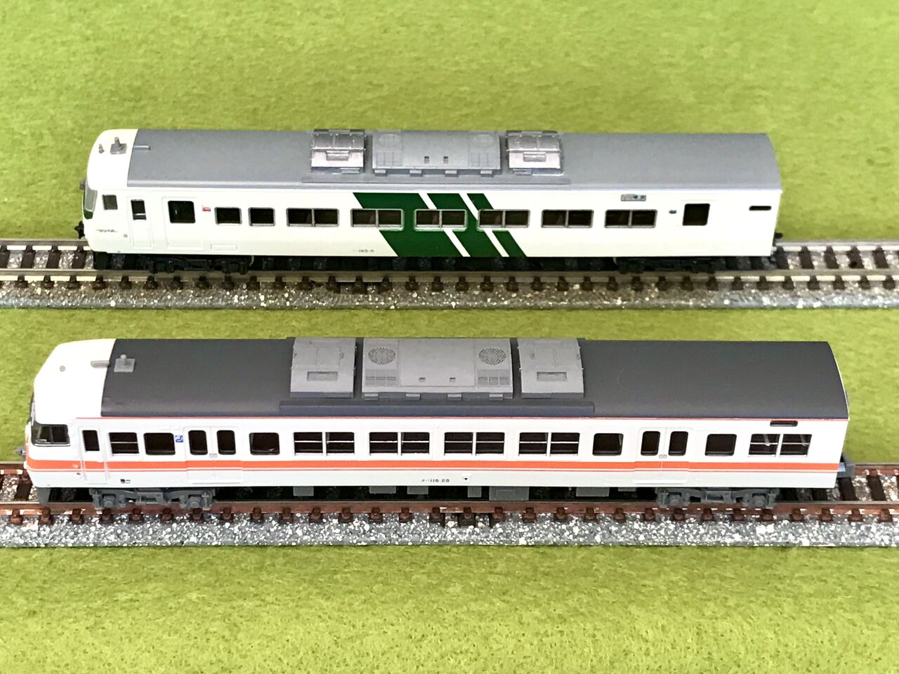 KATOの「185系・旧製品」と、マイクロエースの「117系」を並べてみまし