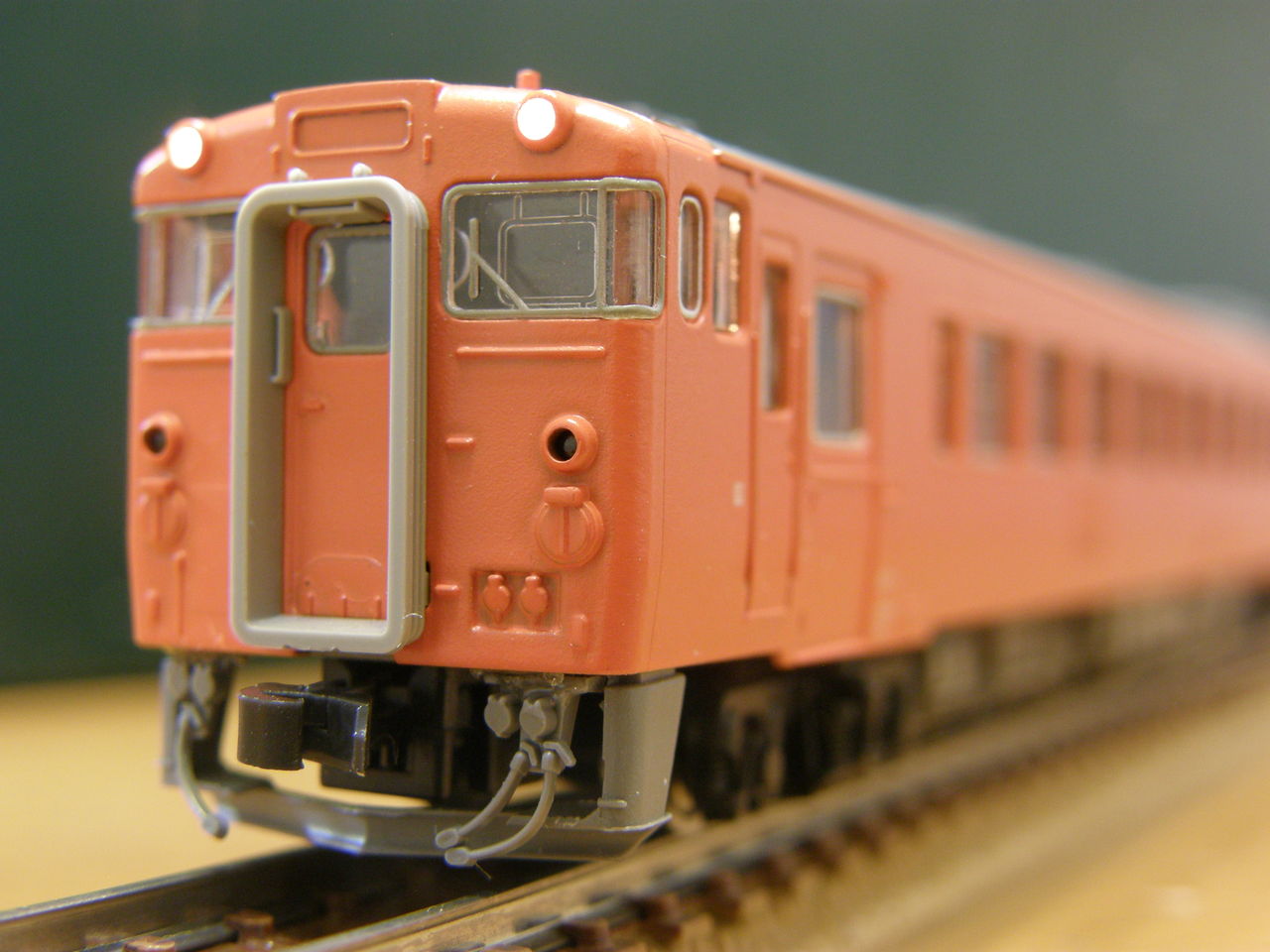 KATO 「キハ48形」にも、トミックスのエアホースパーツを取り付けて