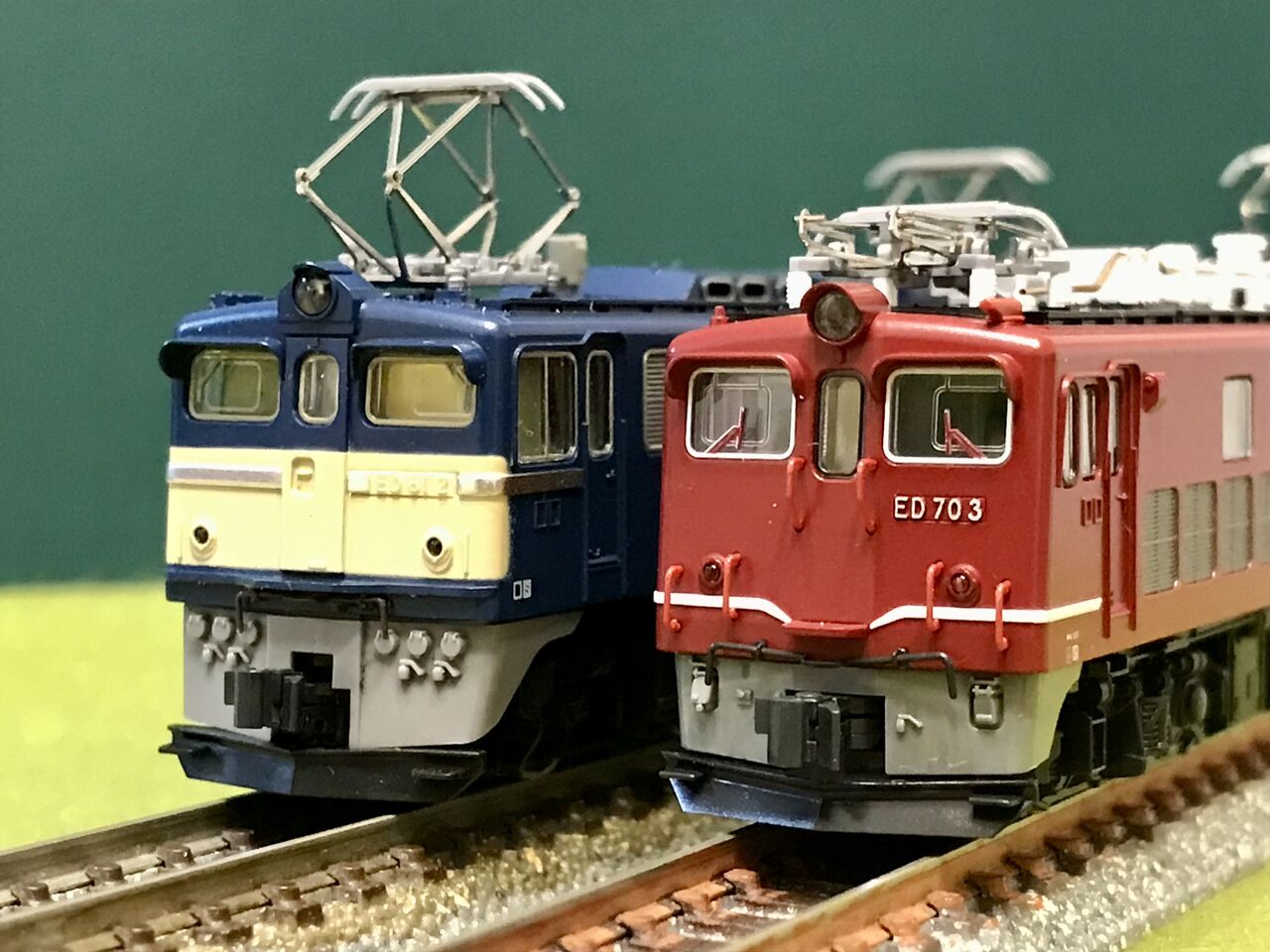 トミックスの「ED61形」と KATOの「ED70形」を並べてみました