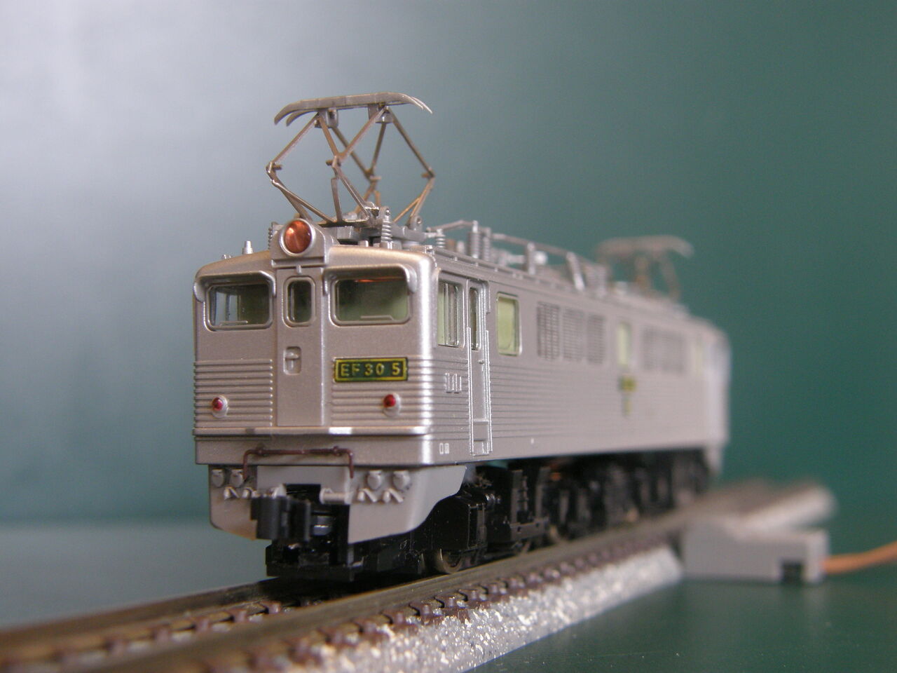 トミックスの「EF30形」と「EF81-300形」を並べてみました