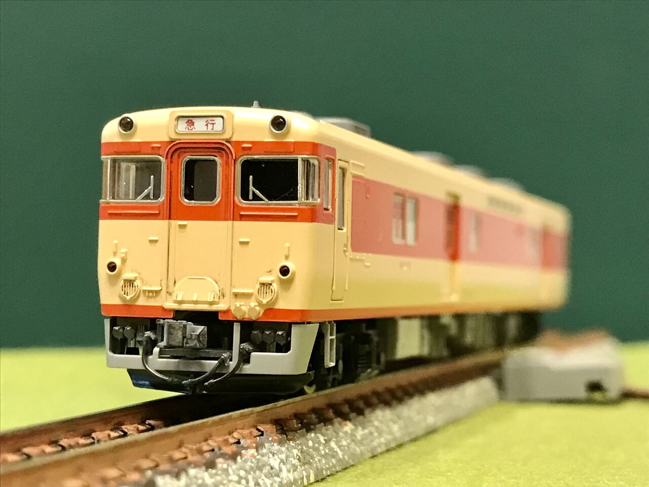 トミックスの「キユ25形」と「キユニ26形」を並べてみました