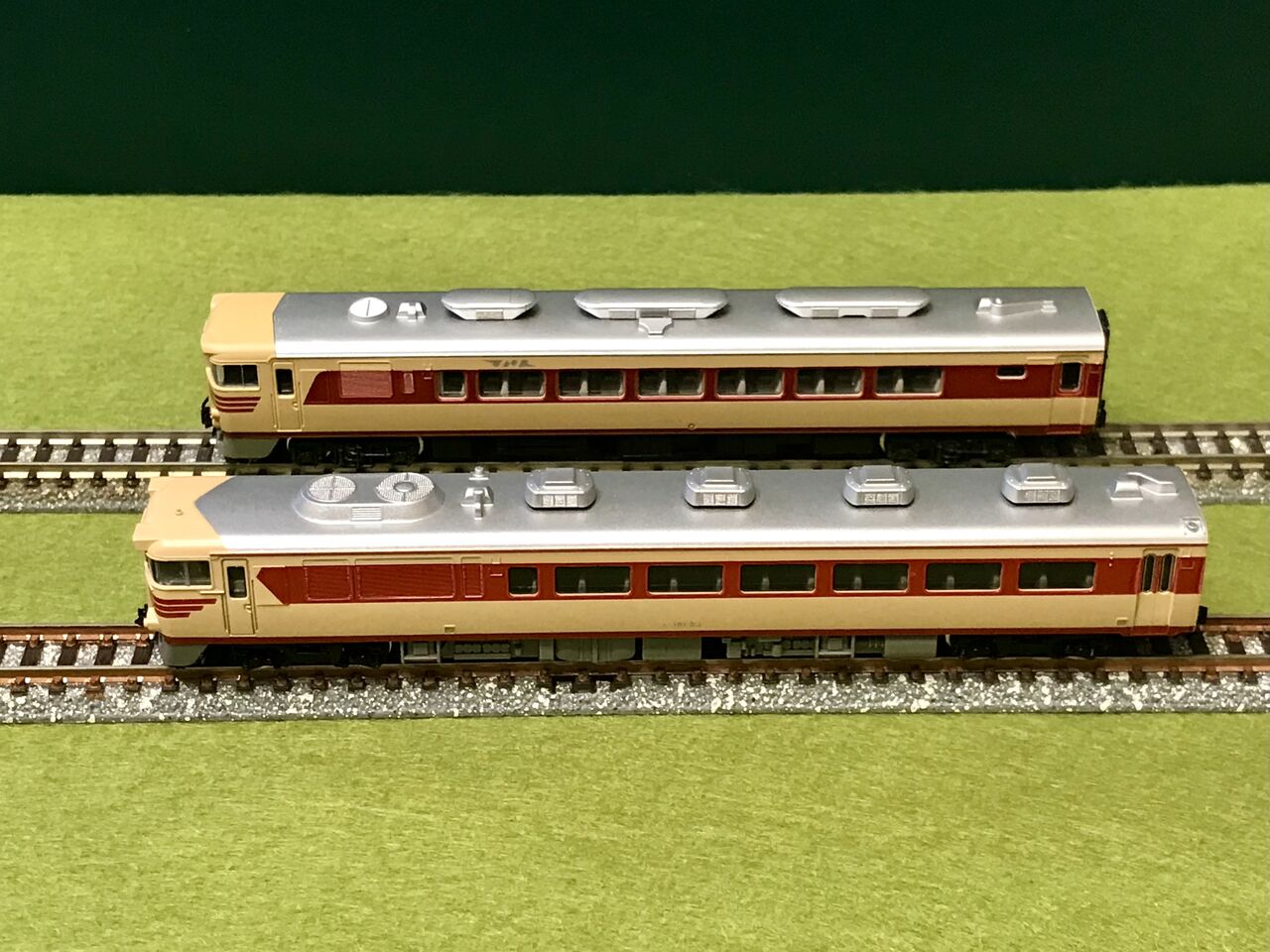 KATOの「キハ82系」とトミックスの「キハ181系」（初代製品）を