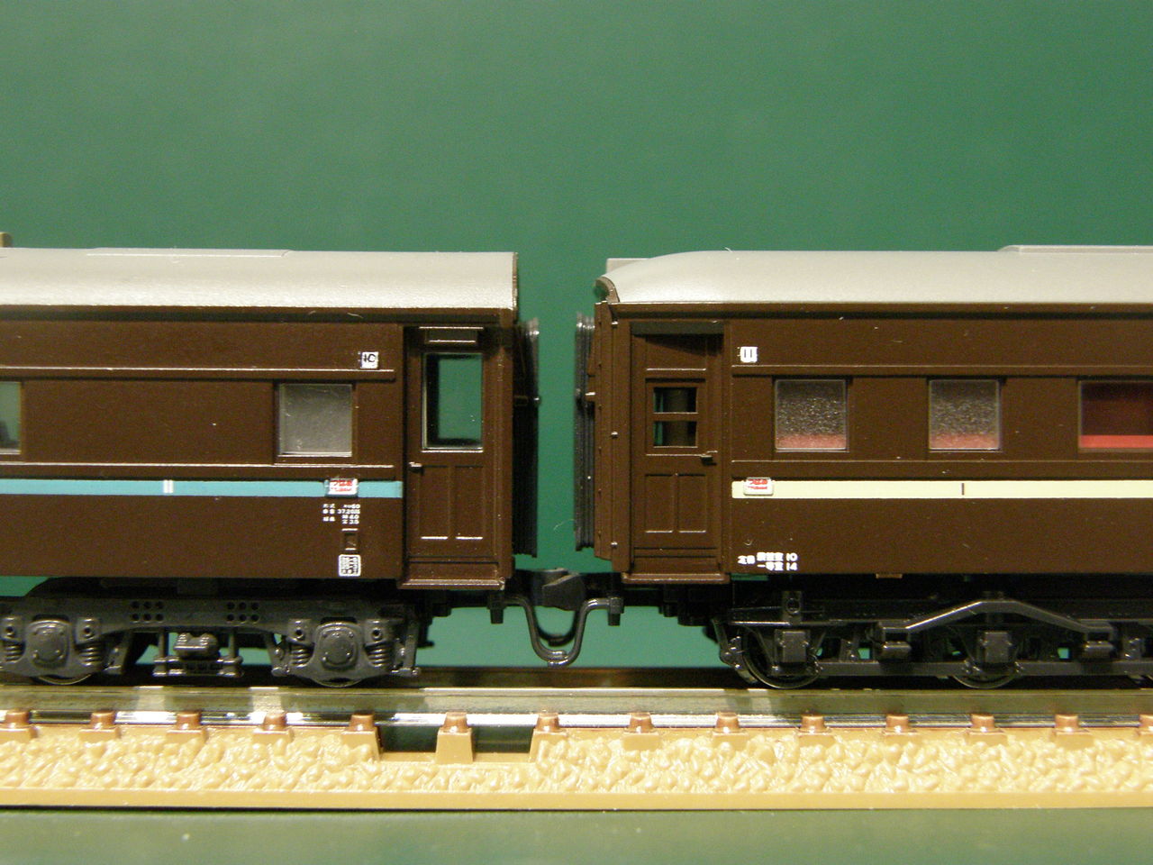 KATO京都駅店企画製品 マイテ58-1（茶）の入線 - 入線車両