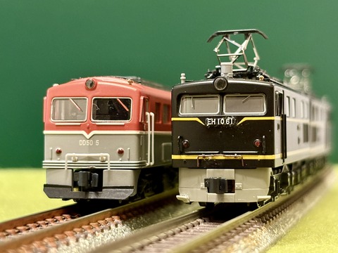 KATOの「EH10形」と、マイクロエースの「DD50形」を並べてみました