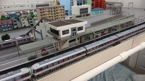 地上駅島式ホームの交換 : 40歳からの鉄道模型（Nゲージ）