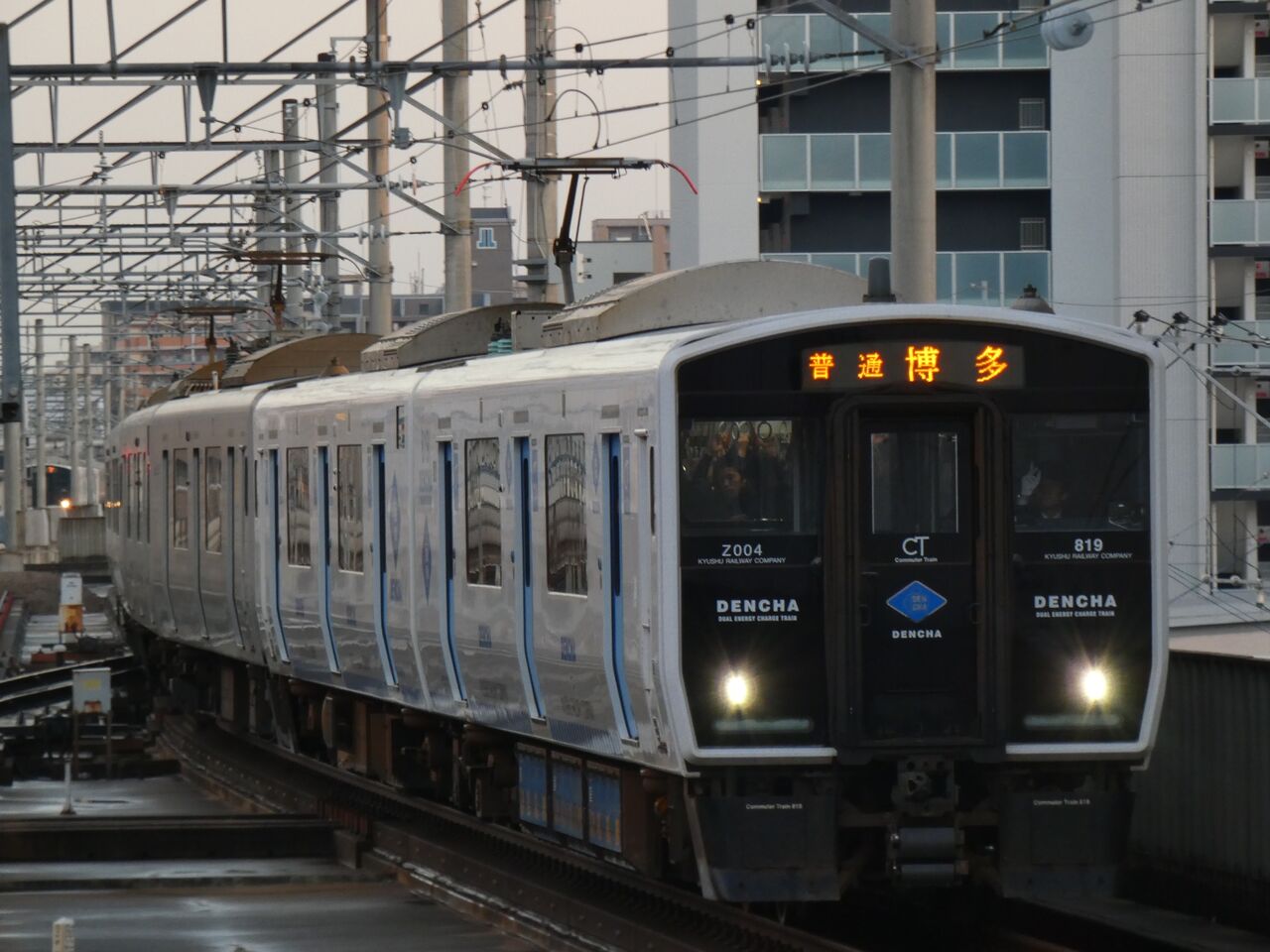 19 12 23 朝の吉塚で415系12両快速3323m こんでじ快速の最長片道切符旅
