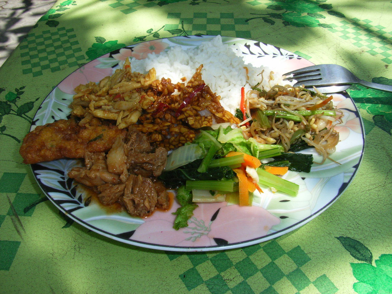 インドネシア バリ島の ナシチャンプルー 色々 パン作り時々安くてうまいもの探し