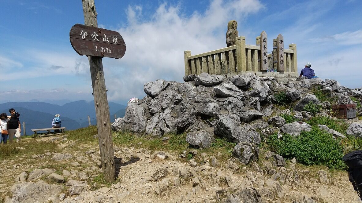 久しぶりに伊吹山に登る n氏のつぶやき 久しぶりに伊吹山に登る n氏のつぶやき