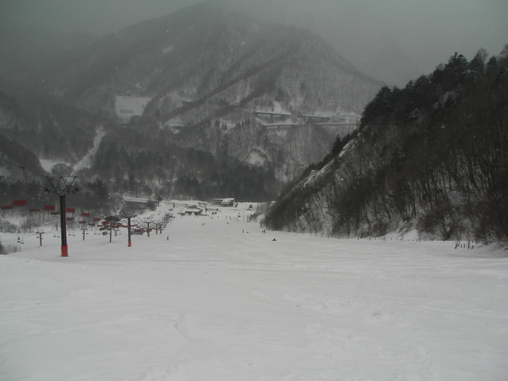 平湯温泉スキー場でスキー