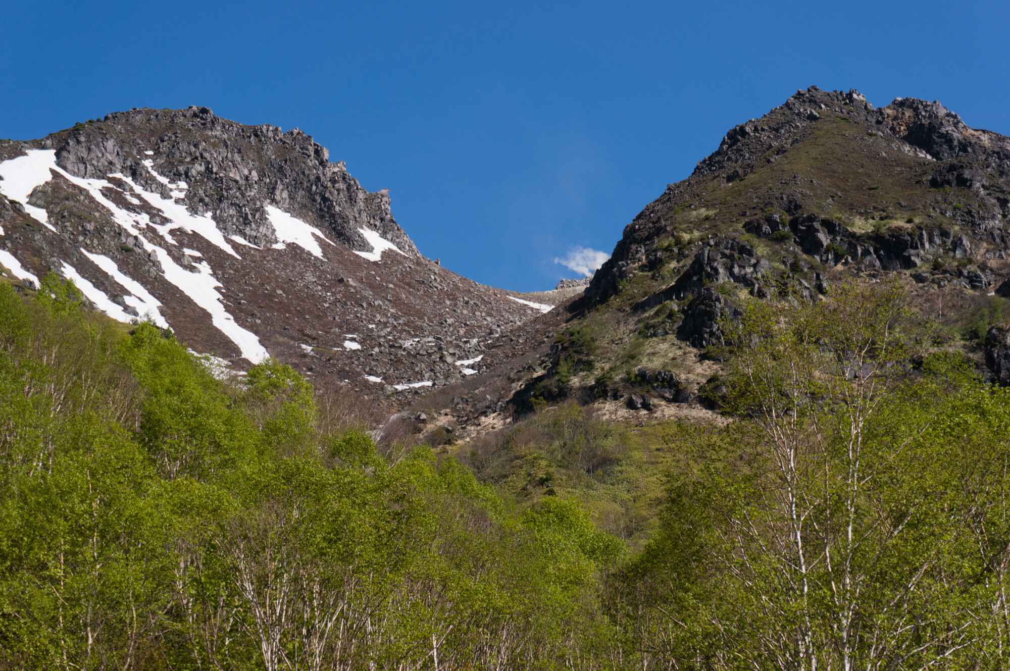 火山を身近に感じることが出来る焼岳登山