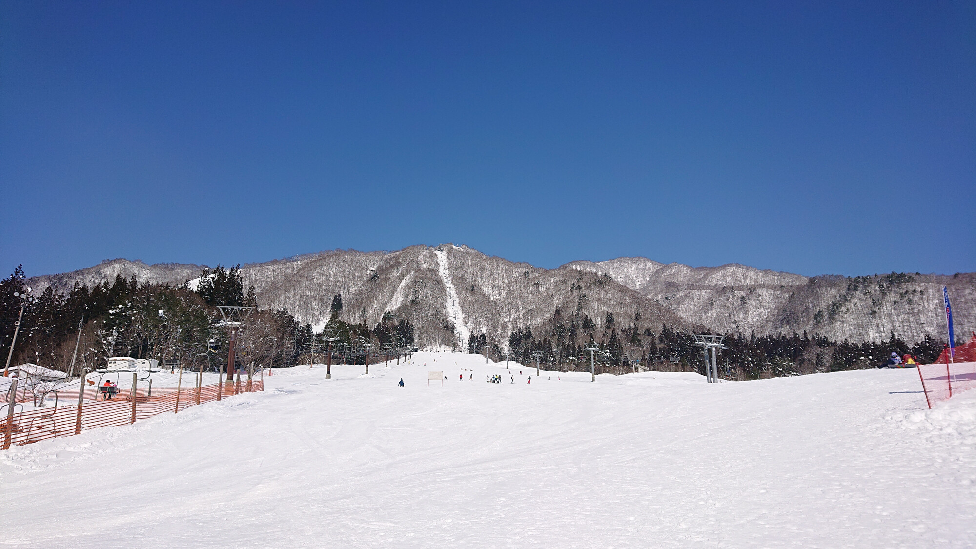 ひだ流葉スキー場でスキー