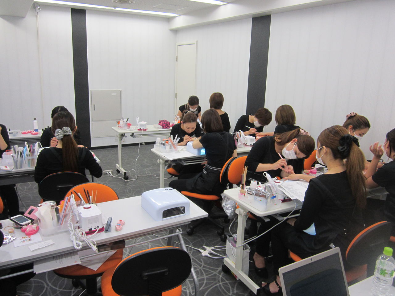 ナイスネイル研修生の練習風景 Nice Nail 本部ブログ