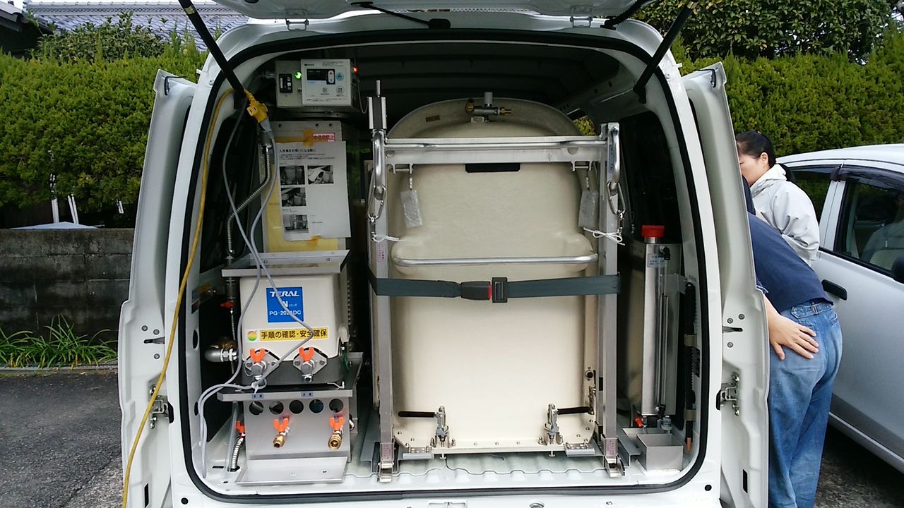 24時間ﾃﾚﾋﾞより訪問入浴車寄贈 社会福祉法人 日南市社会福祉協議会