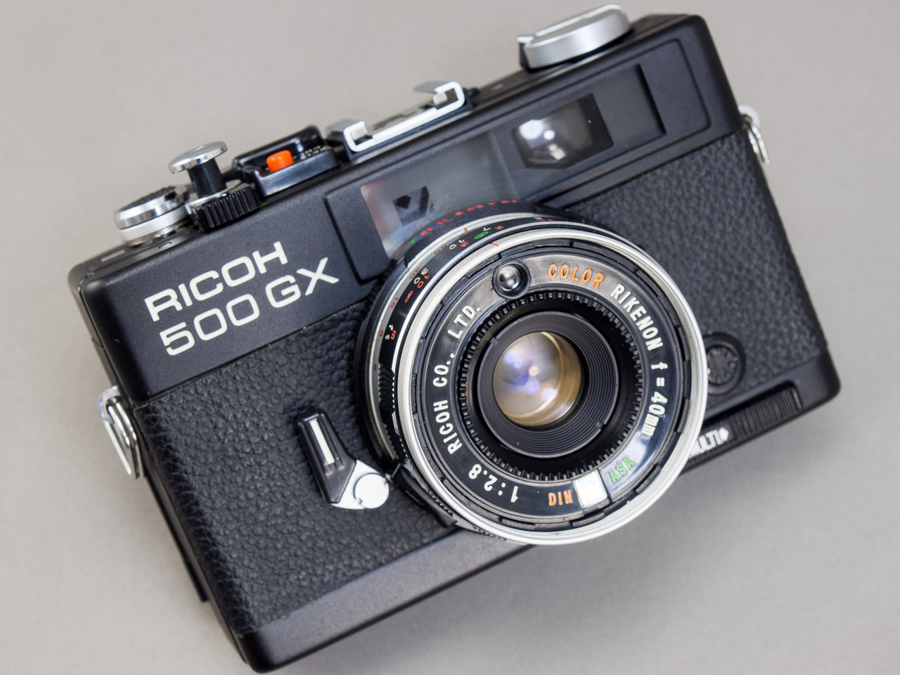 ぽってのお父さんのデビューカメラ、35ZFの流れを汲む。 RICOH 500GX