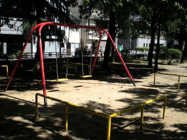 遊具の世界へ Vol 51 大阪市中央区 広小路公園 遊具の世界へ