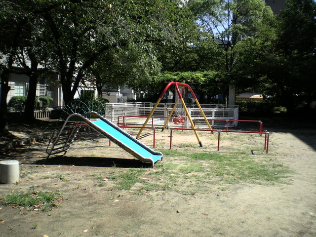 遊具の世界へ Vol 51 大阪市中央区 広小路公園 遊具の世界へ