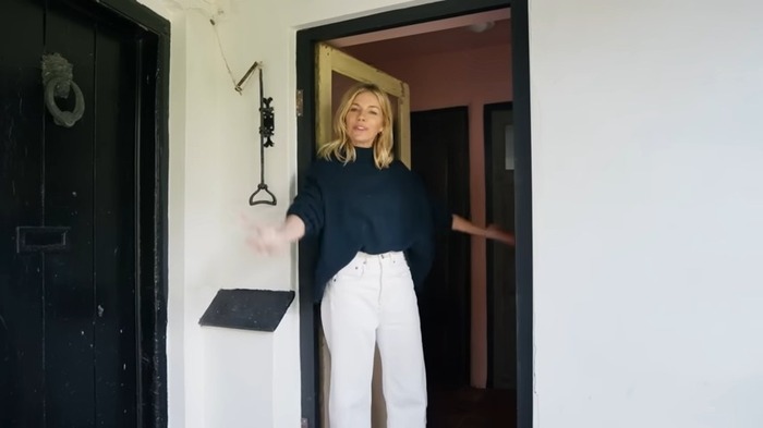 Inside Sienna Miller's  0-4 screenshot