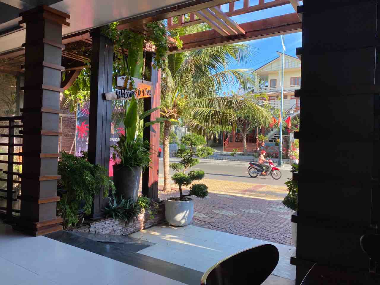 ベトナム女子アオザイヌード 