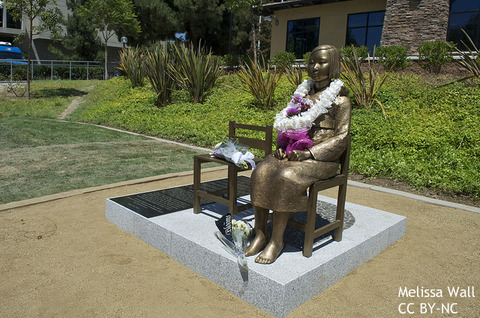 comfort_women_statue