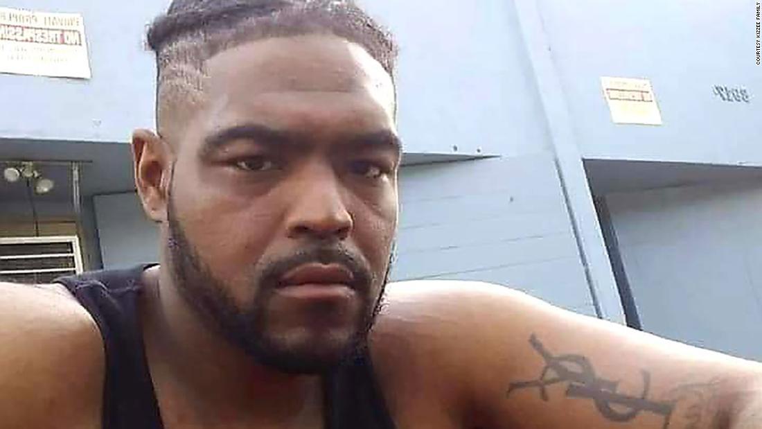 逃走し 追いついた警官の顔を殴り拳銃を持っていた黒人男性が射殺される blmが現場で抗議デモ アメリカla ゆうの Let S Try 逃走し 追いついた警官の顔を殴り拳銃を持っていた黒人男性が射殺される blmが現場で抗議デモ アメリカla ゆうの Let S Try