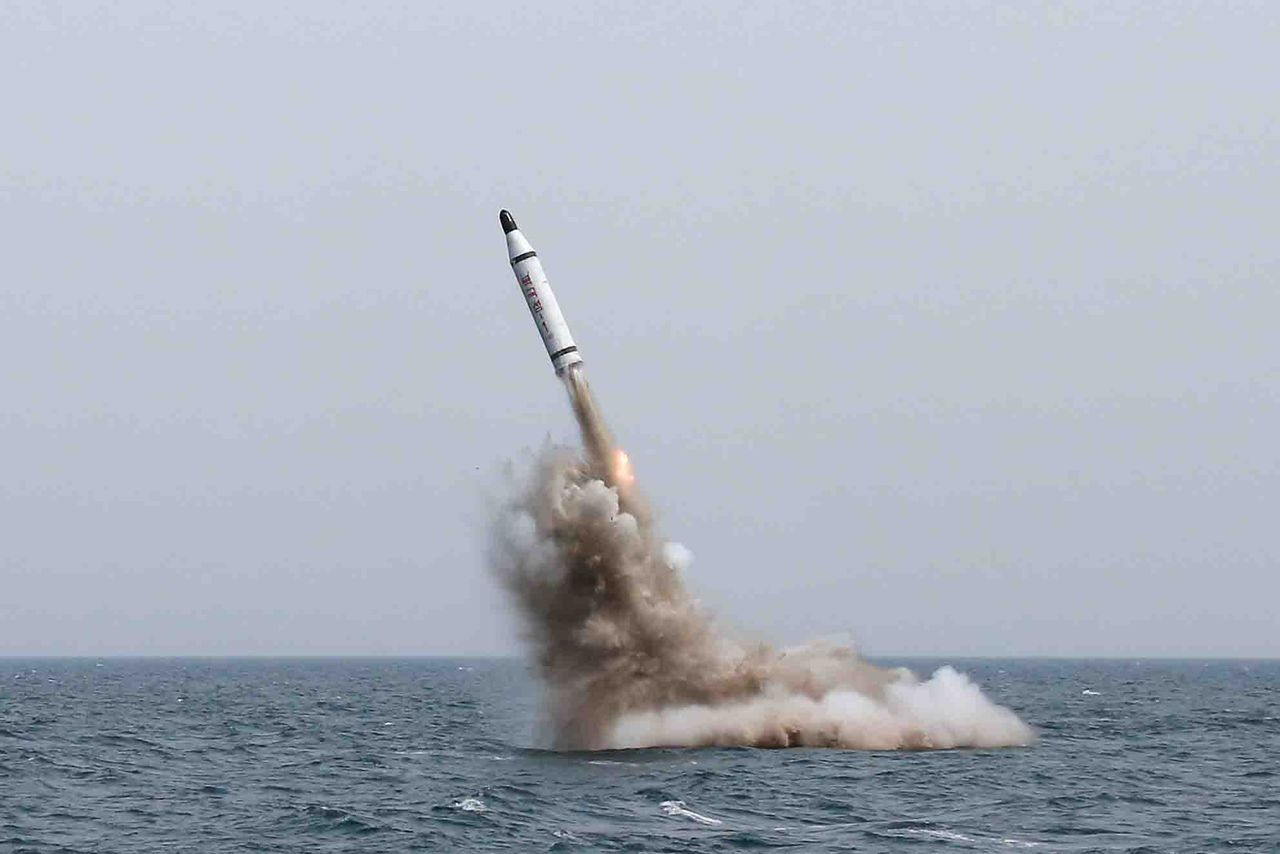 ツイッター速報北朝鮮が潜水艦発射弾道ミサイル１発を発射 　コメントする