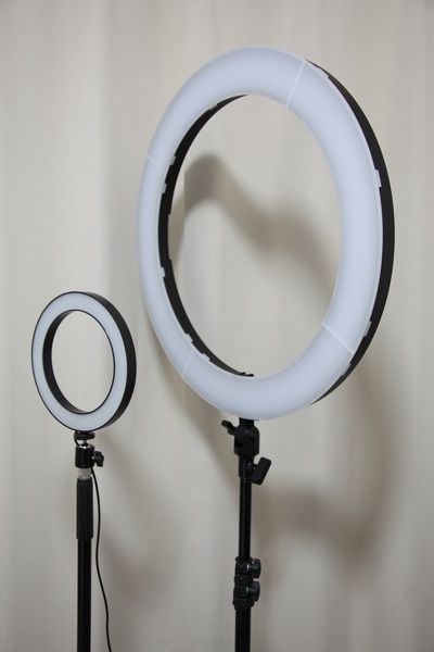 8インチ(20cm)20インチ(53cm)リングライト比較