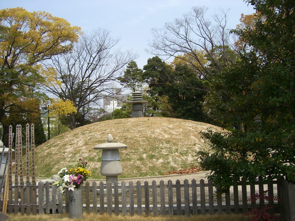 22原爆供養塔