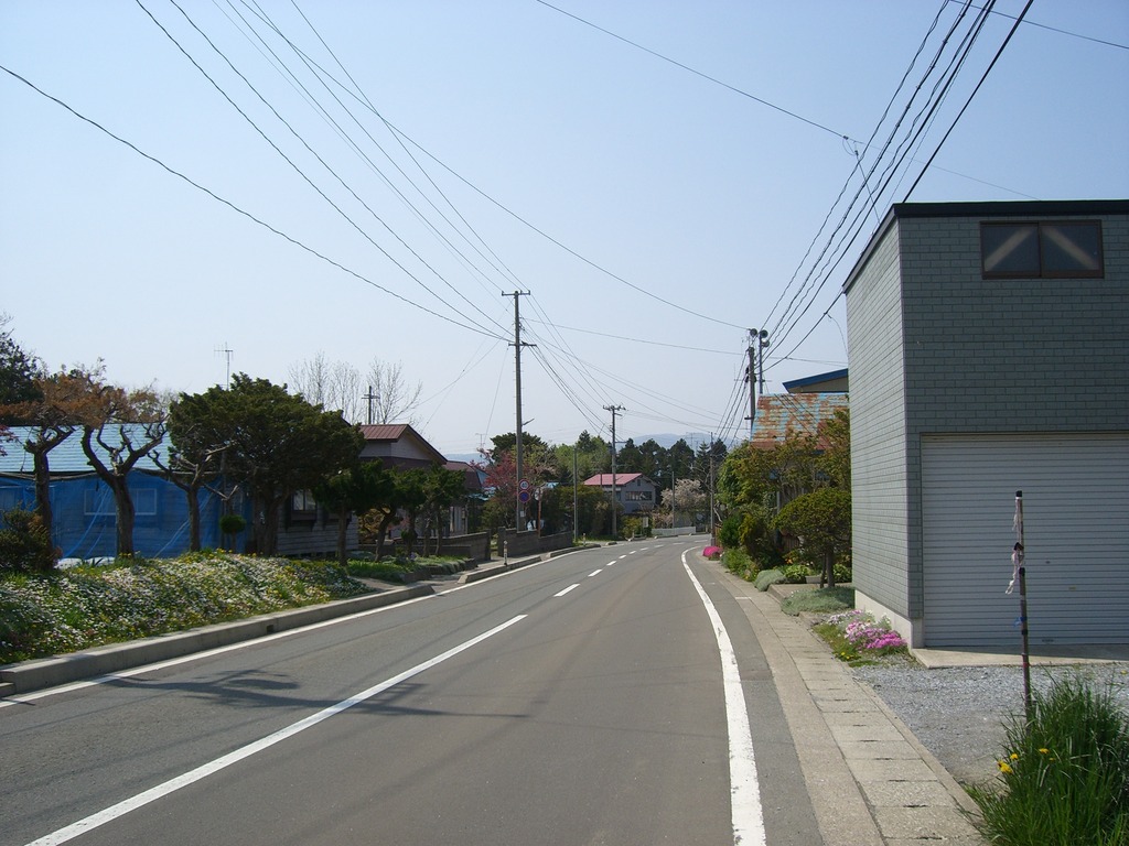 13漁村、意外と人家が続いている