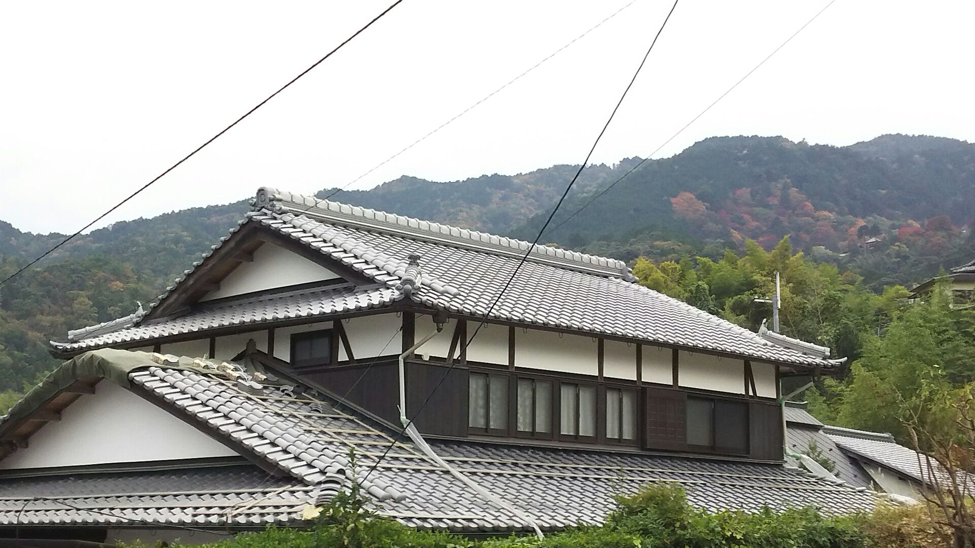 入母屋屋根瓦葺き替え工事 大槻芳次瓦店 日本瓦屋根研究室 京都府長岡京市 入母屋屋根瓦葺き替え工事 大槻芳次瓦店 日本瓦屋根研究室 京都府長岡京市