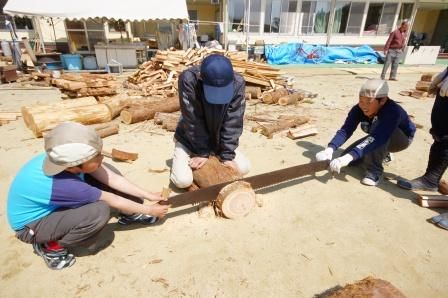 瓦礫の山から甦れ 木のいのち 建物修復支援ネットワーク