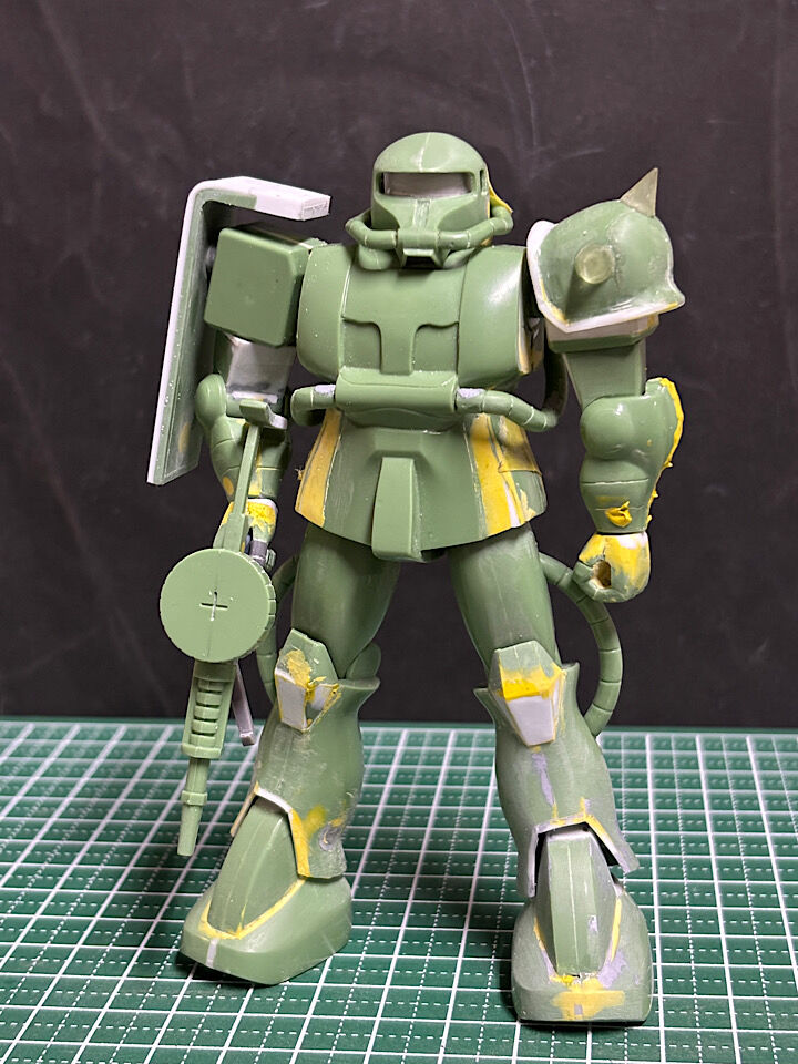 【ガンプラ】取引のある信組の課長から無塗装素組のメカコレガンダムとザクもらったんでバラして組み直してるんだけど|にじげん!デイリー