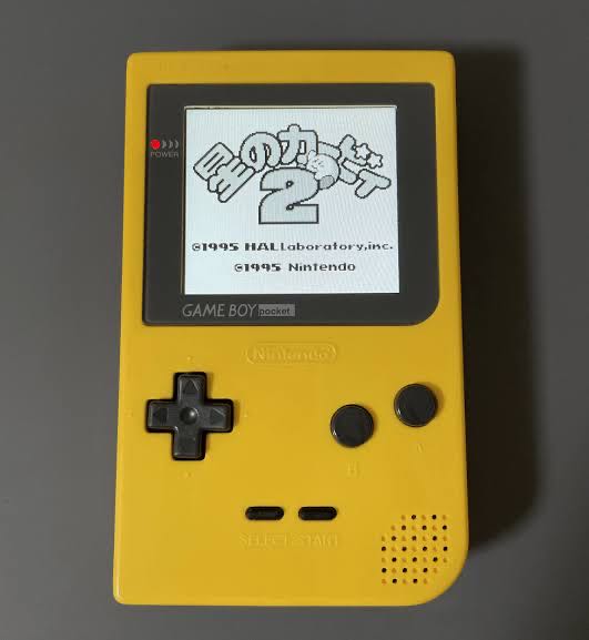 【ゲームボーイ】3800円のゲーム機貼る|にじげん!デイリー