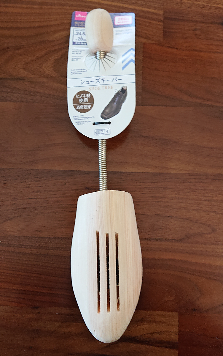 ダイソーの木製シューキーパーの特徴 : 革ブログ