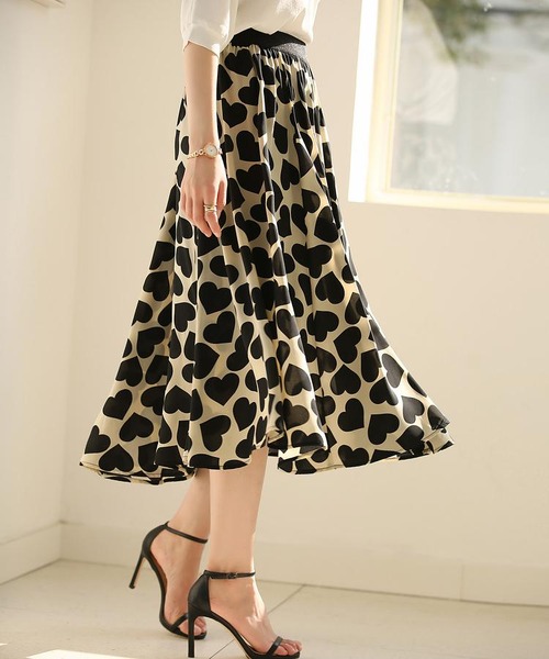 モノトーンハート柄ミモレ丈サーキュラースカート