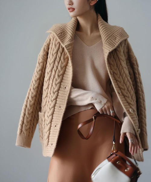 ケーブル編みハイネックニットカーディガン