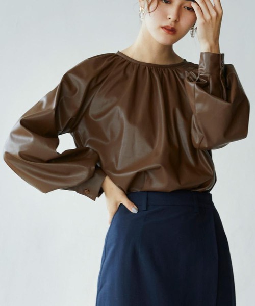 レザータッチスモックブラウス