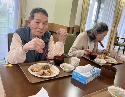 食事中5