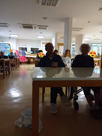 685