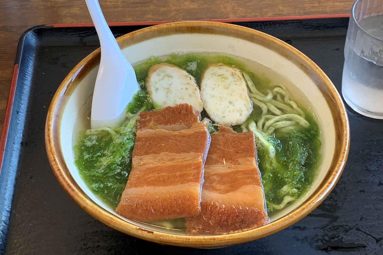 あっさり風味にアーサの香りの効いたそばを なかむらそば 沖縄 移住 悠々自適