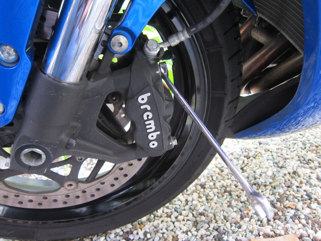 GSX-S1000F Fブレーキキャリパー整備 : ニンさんのガレージ