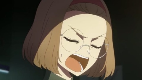 (100)