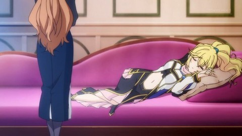 (4)