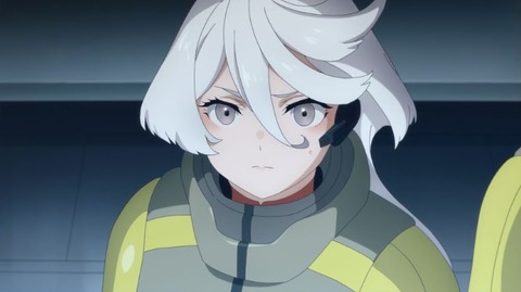 (4)