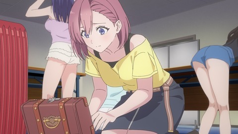 (4)