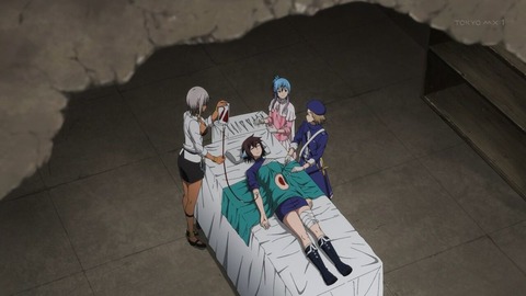 (100)