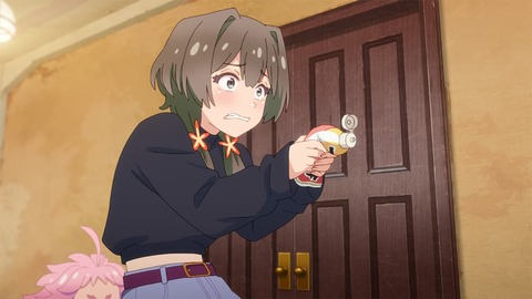 (8)