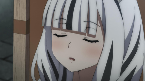 (100)